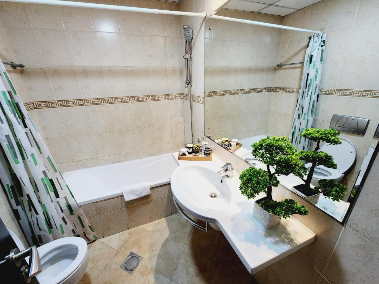 Lovely 1-Bedroom Apartment In The Heart Of Dubai Marina المظهر الخارجي الصورة